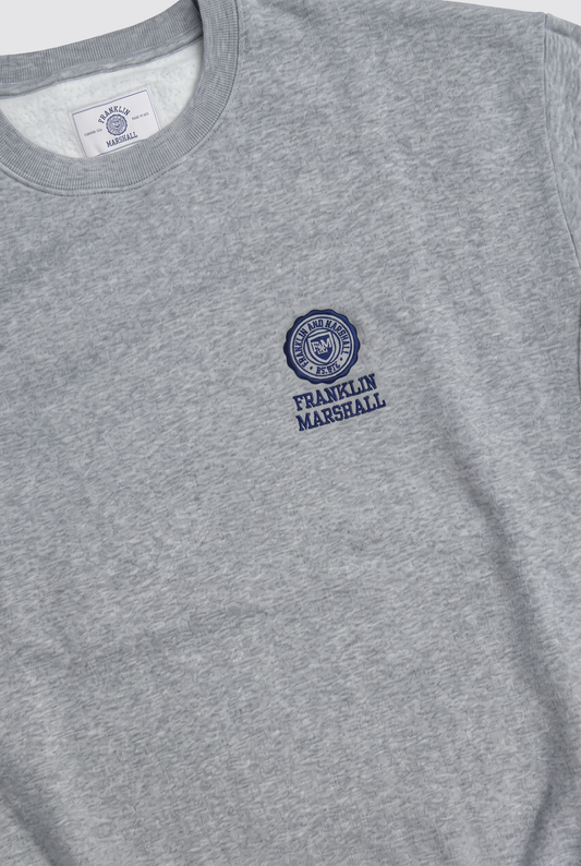 La icónica sudadera con cuello redondo de la colección "Heritage"