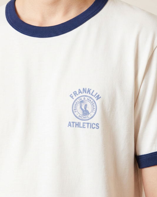 L'iconica t-shirt a contrasto