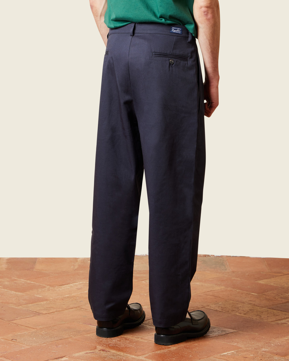 Pantalone chino con pence