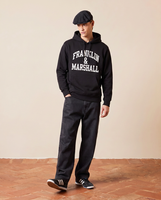 La icónica sudadera con capucha de la colección "Heritage"