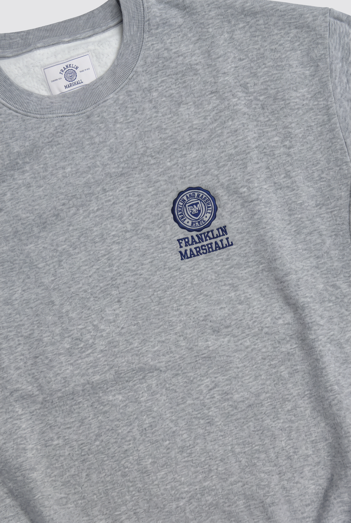 La icónica sudadera con cuello redondo de la colección "Heritage"