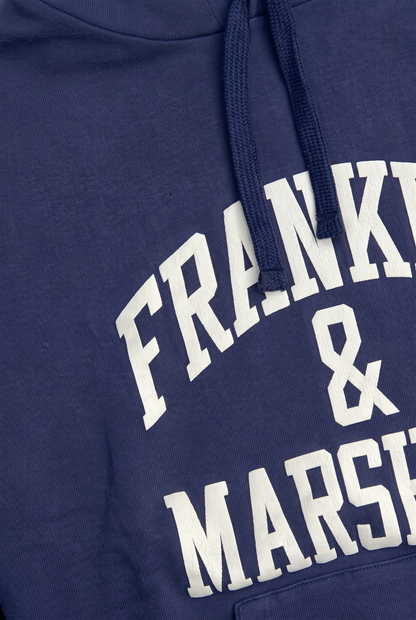 La icónica sudadera con capucha de la colección "Heritage"