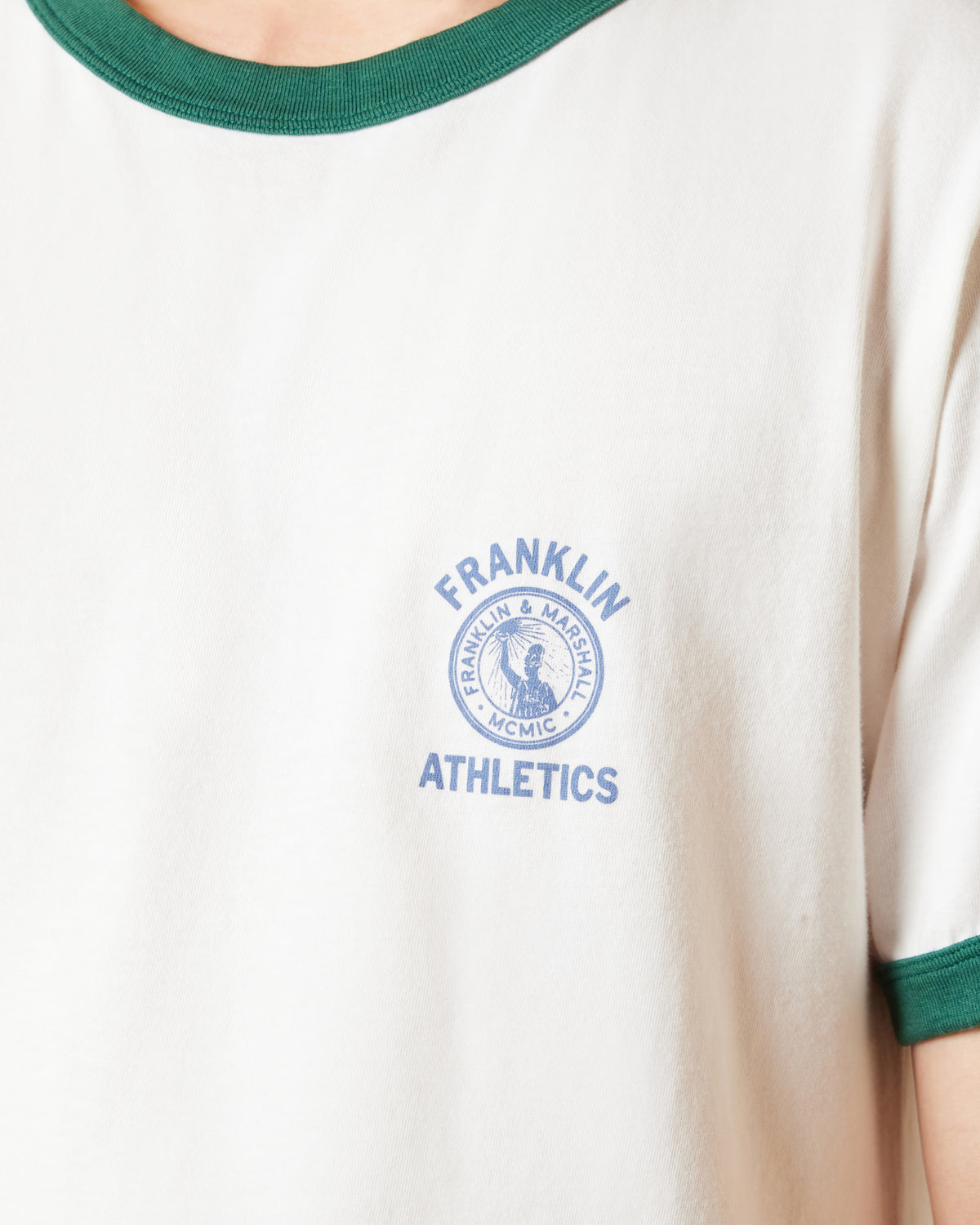 L'iconica t-shirt a contrasto