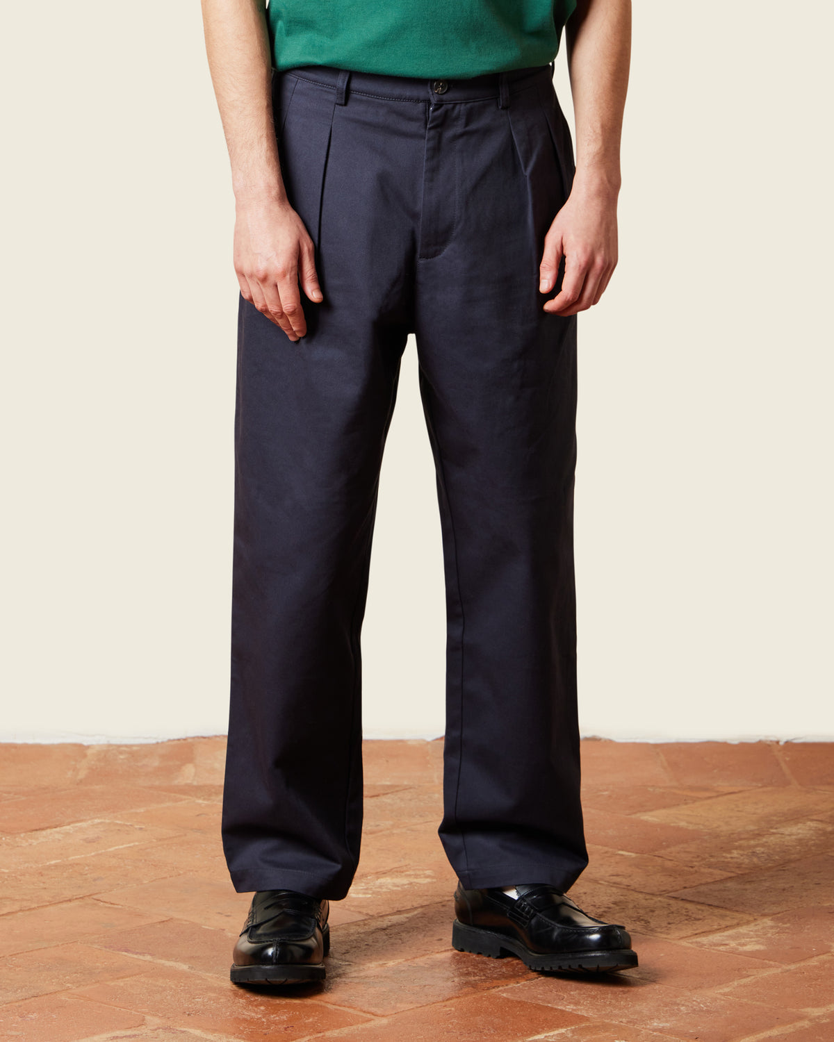 Pantalone chino con pence
