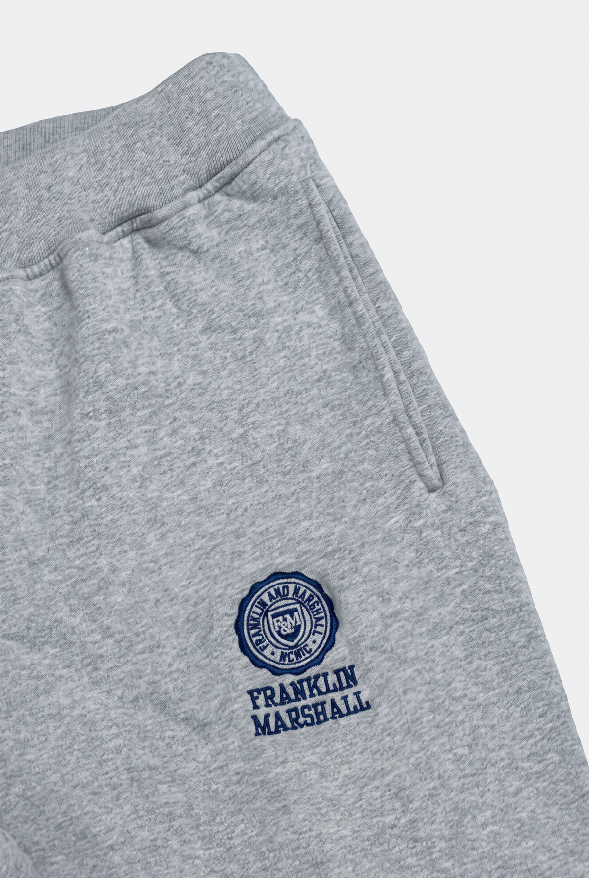 Los icónicos pantalones polares de la colección "Heritage"