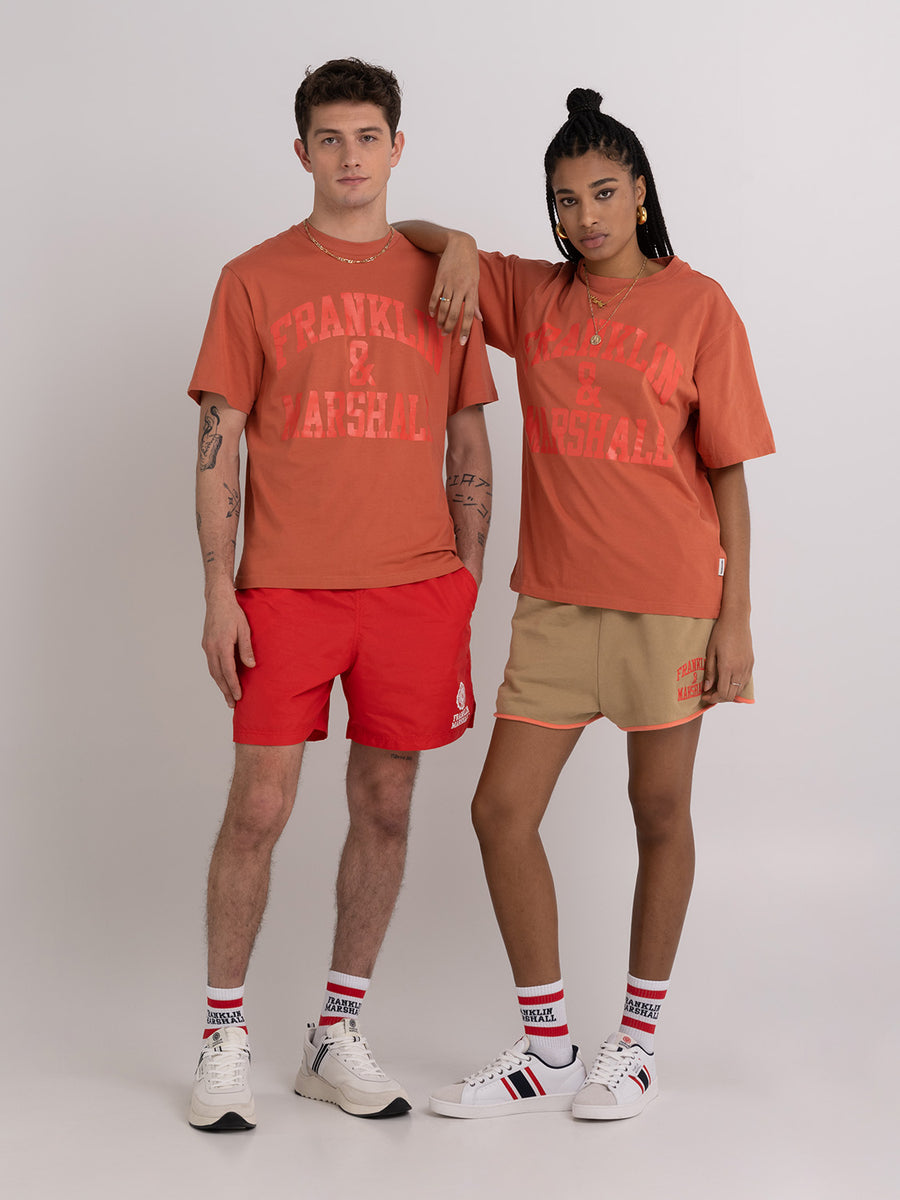 T-shirt Agender con stampa arch letter