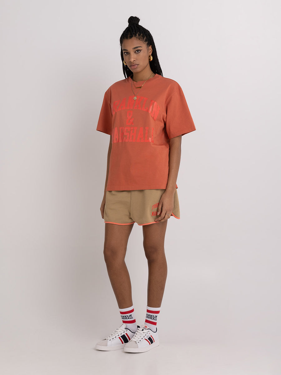 T-shirt Agender con stampa arch letter