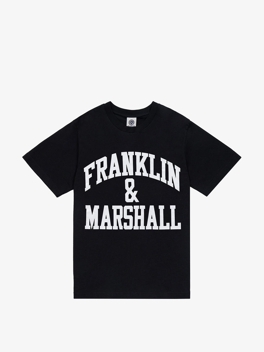 Agender t-shirt with arch letter print