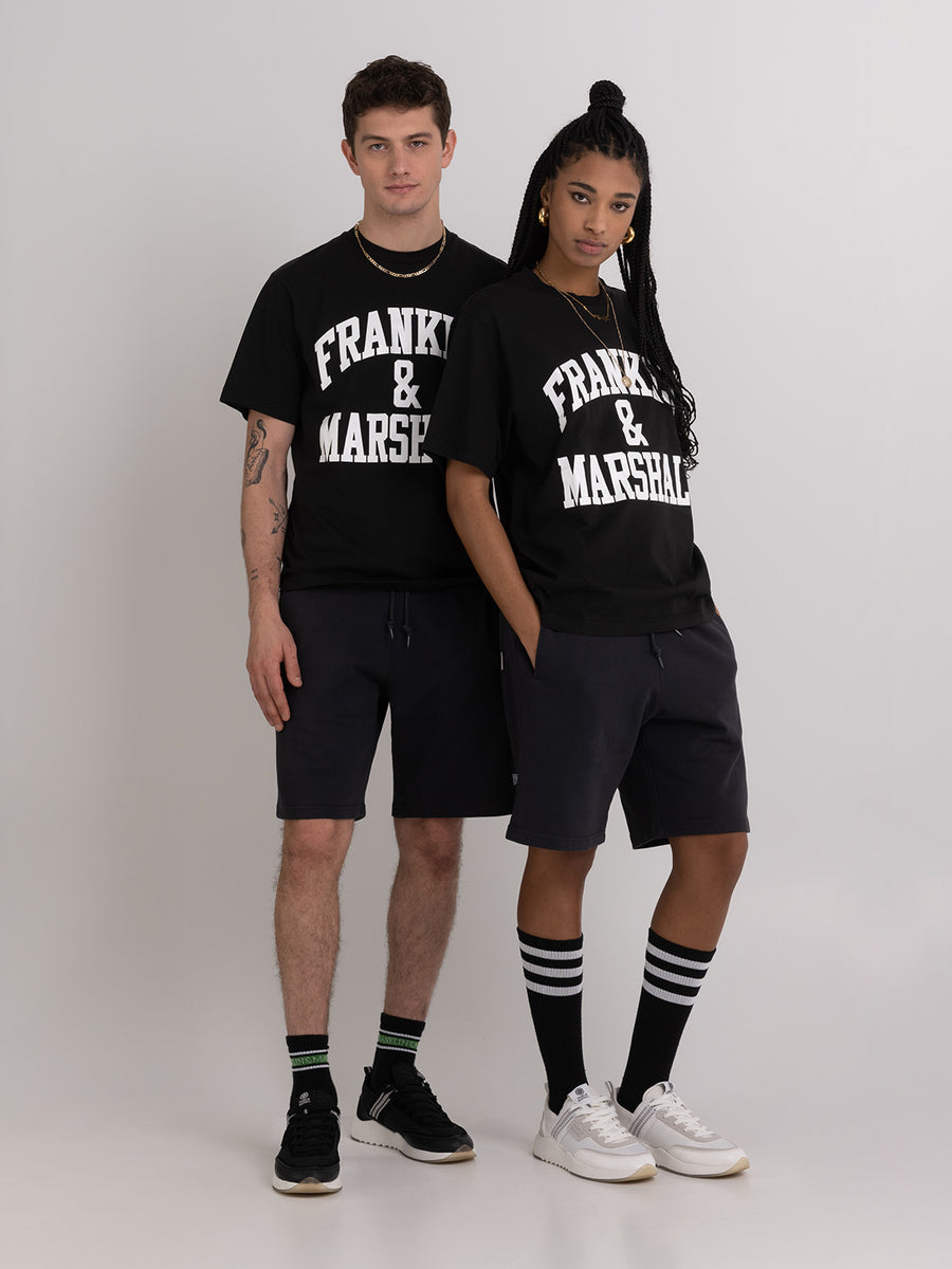 Agender t-shirt with arch letter print