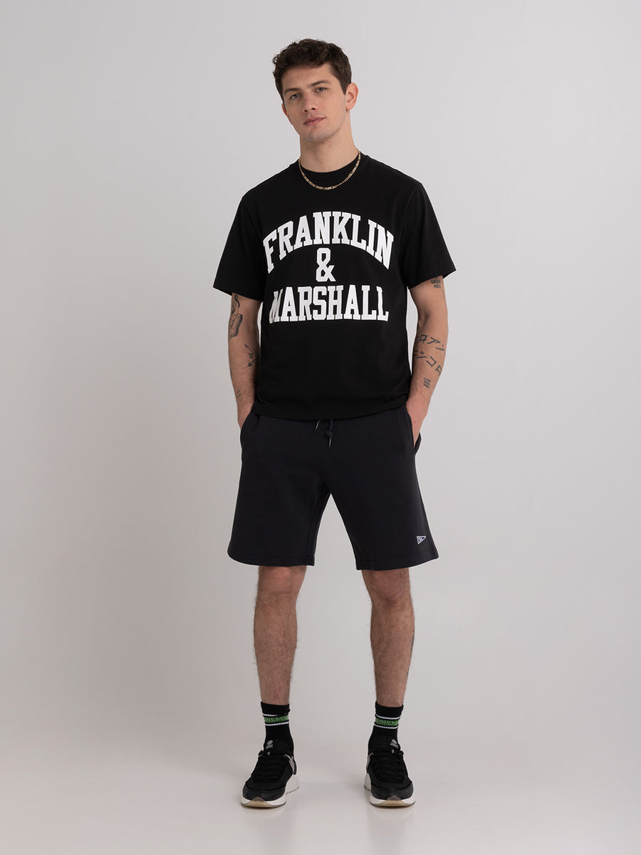 Agender t-shirt with arch letter print