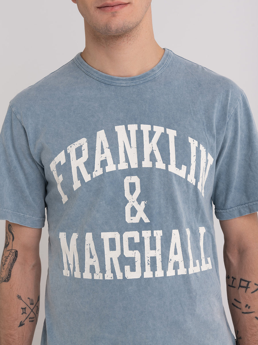 Acid wash garment-dyed t-shirt with arch letter logo print