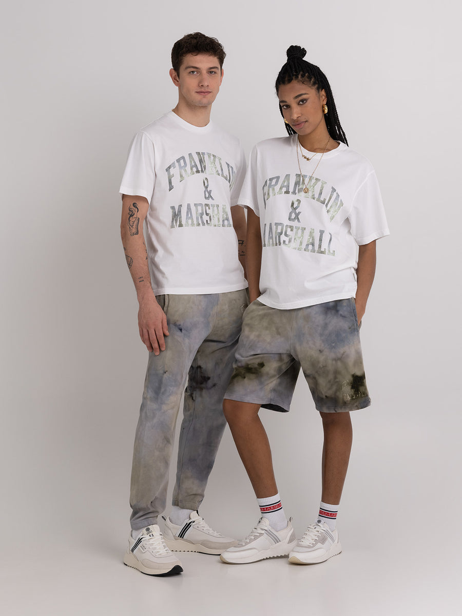 Agender t-shirt with arch letter logo print
