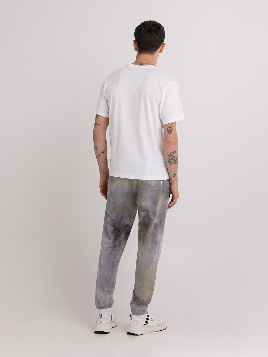 Agender t-shirt with arch letter logo print