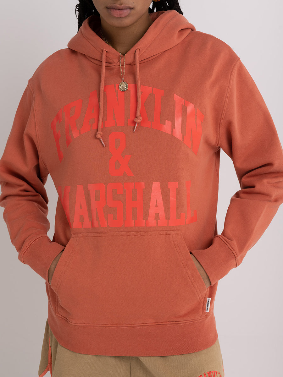 Agender hoodie with arch letter logo print