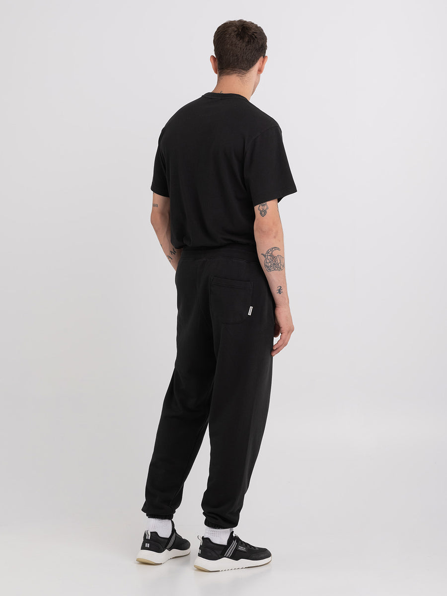 Agender jogger pants with Pennant patch