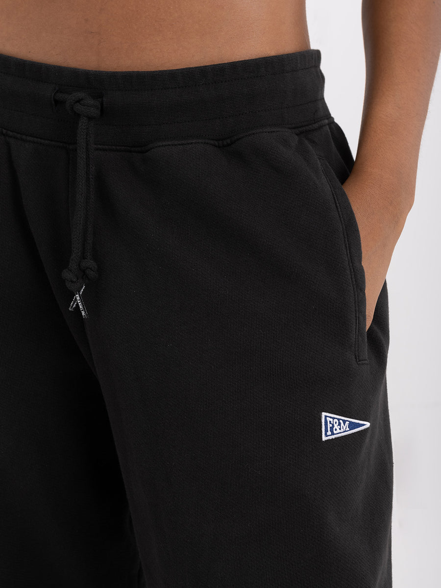 Agender jogger pants with Pennant patch