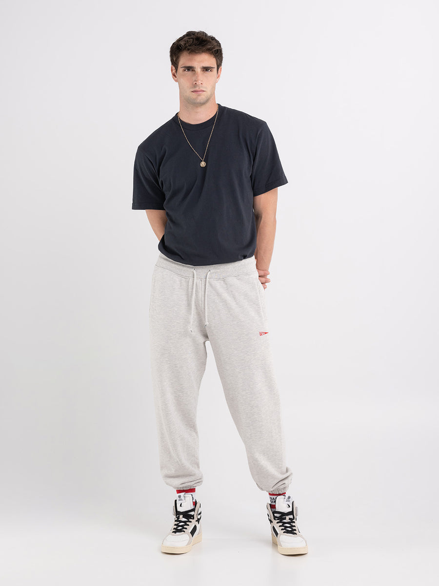 Agender jogger pants with Pennant patch