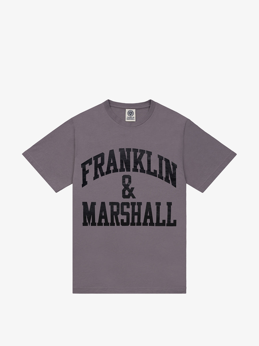 Agender t-shirt with arch letter print