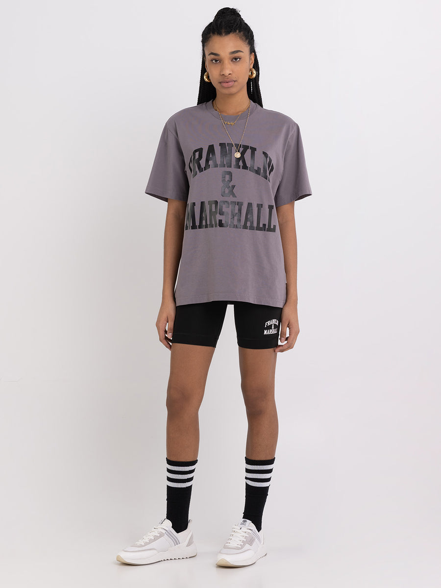 Agender t-shirt with arch letter print