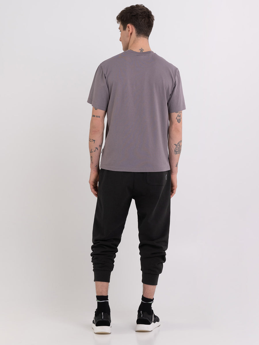 Agender t-shirt with arch letter print