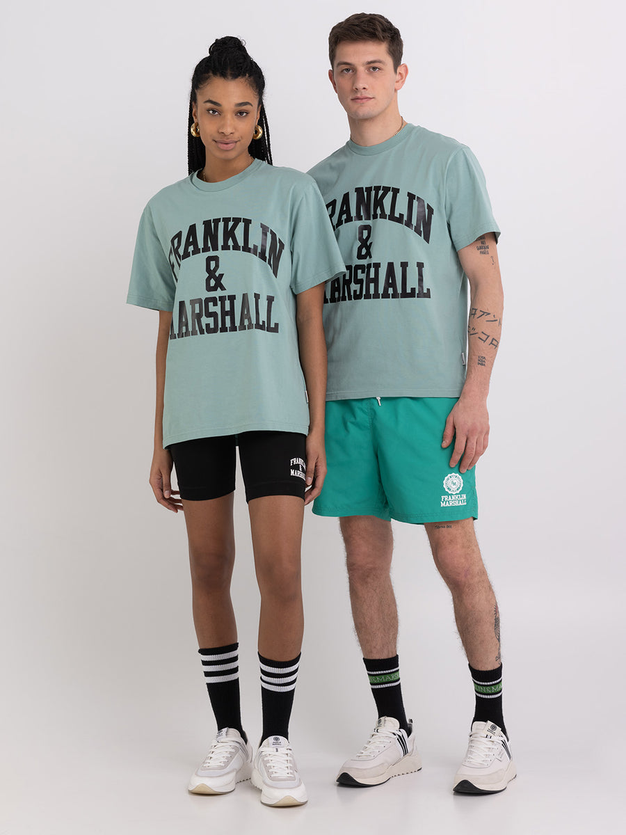 Agender t-shirt with arch letter print