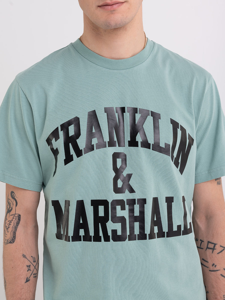 Agender t-shirt with arch letter print