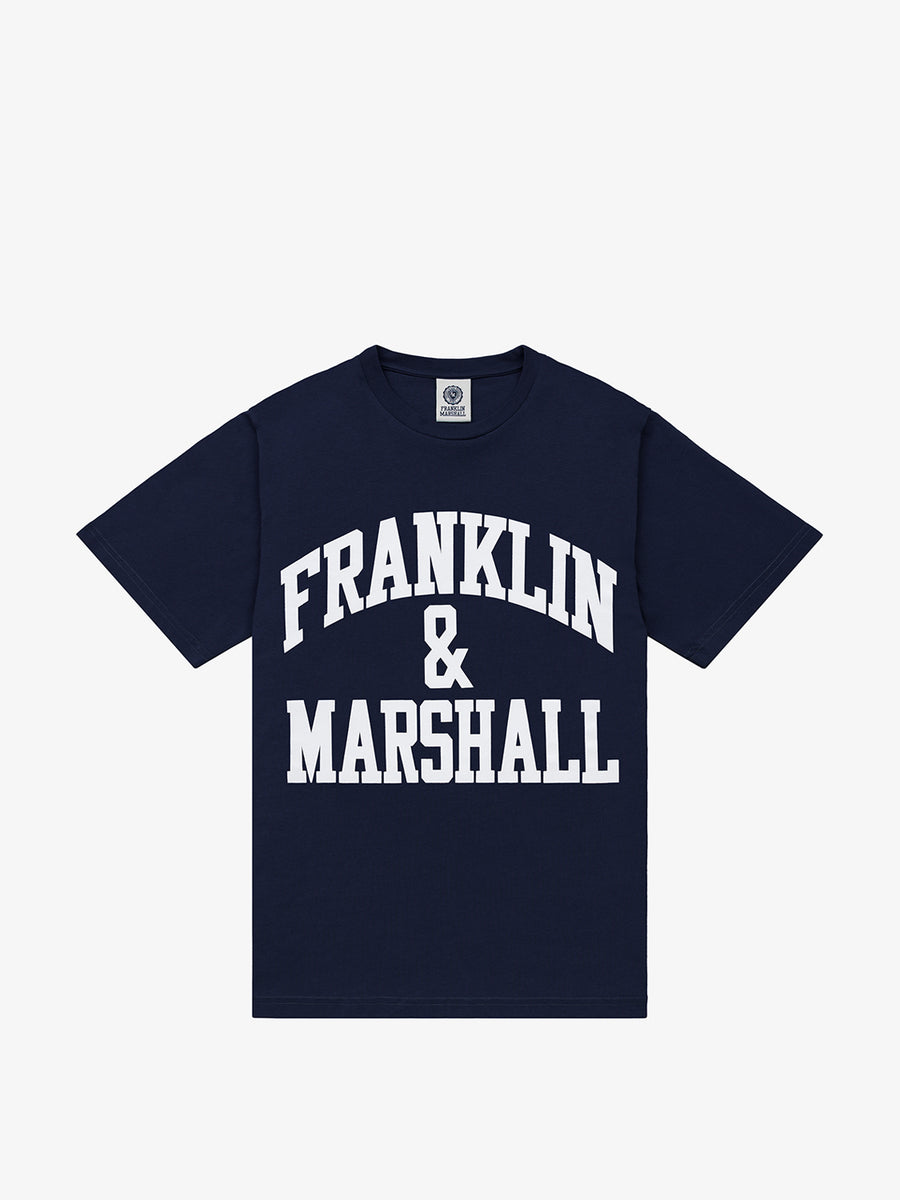 Agender t-shirt with arch letter print