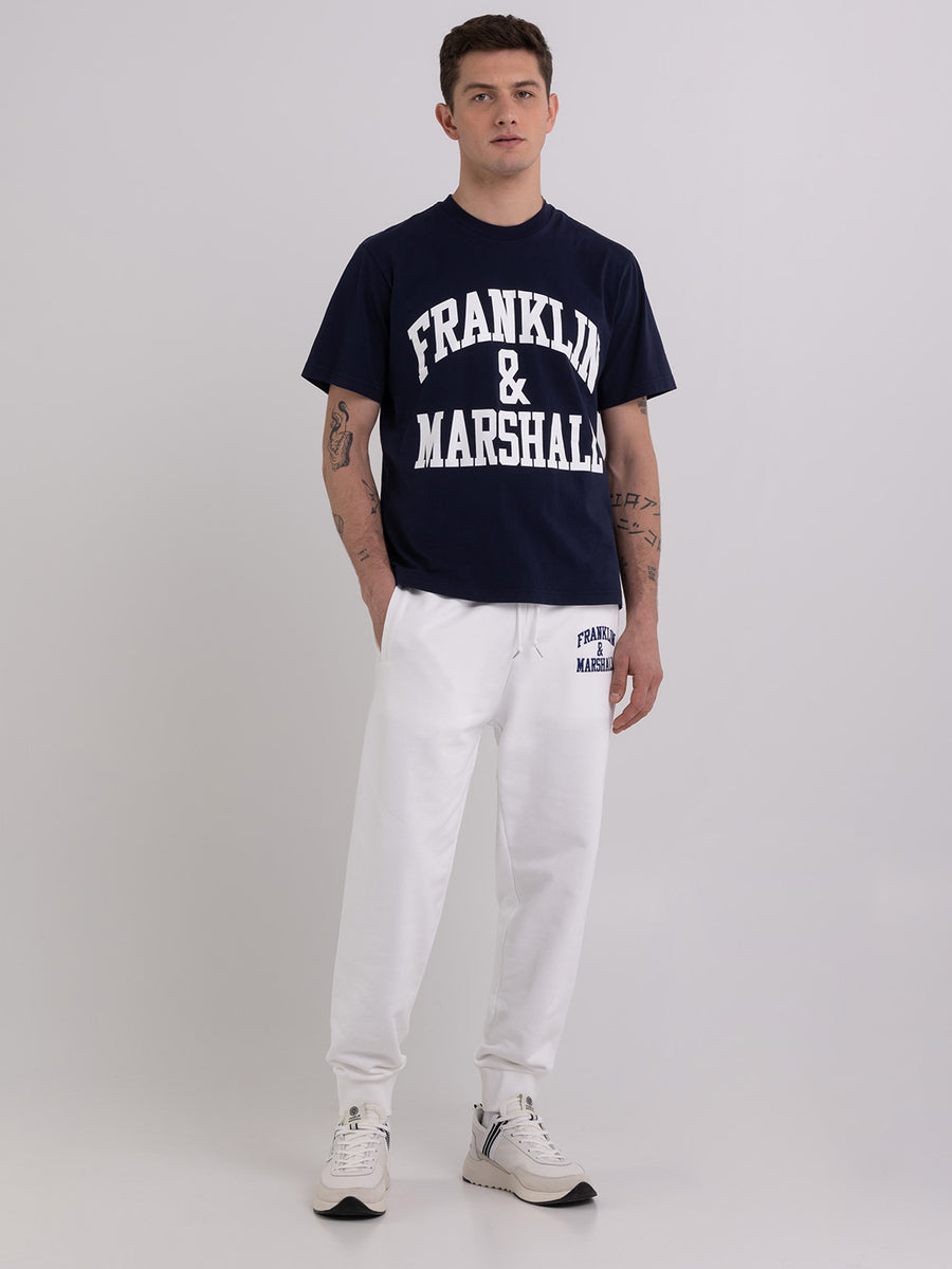 Agender t-shirt with arch letter print