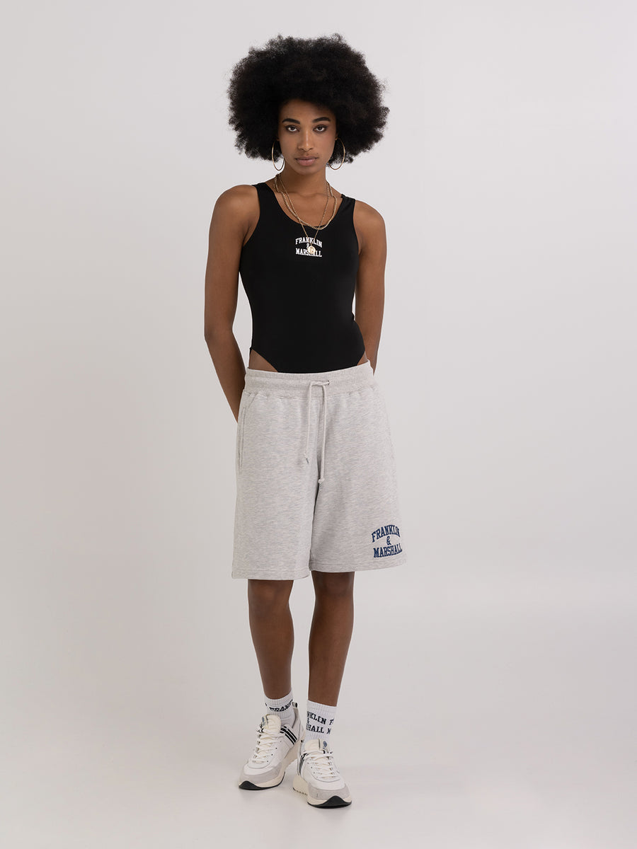 Agender fleece shorts with arch letter logo print