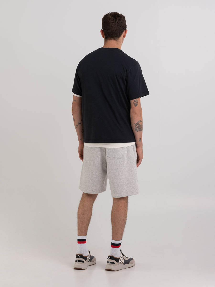 Agender fleece shorts with arch letter logo print