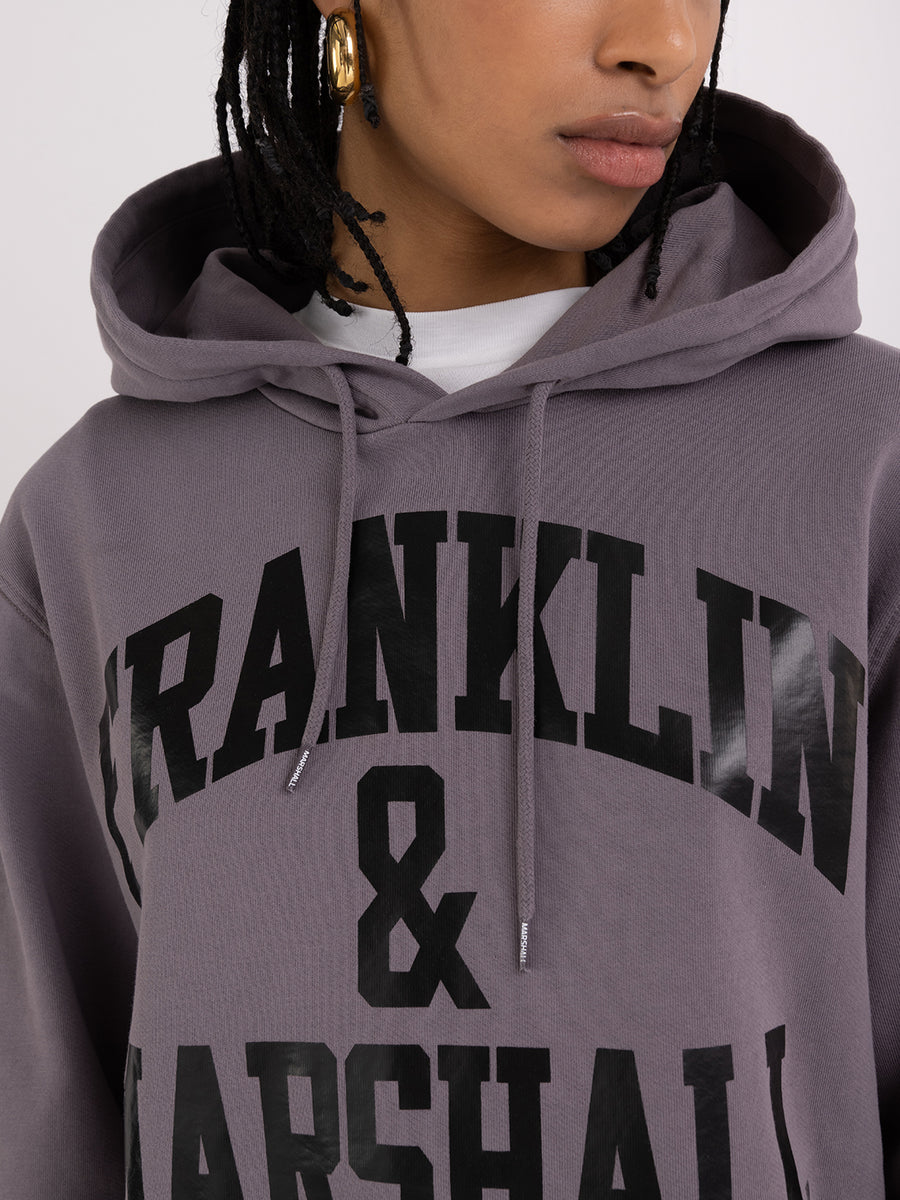 Agender hoodie with arch letter logo print