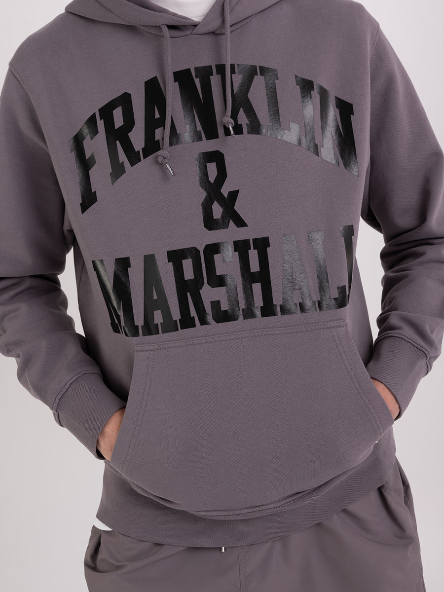 Agender hoodie with arch letter logo print