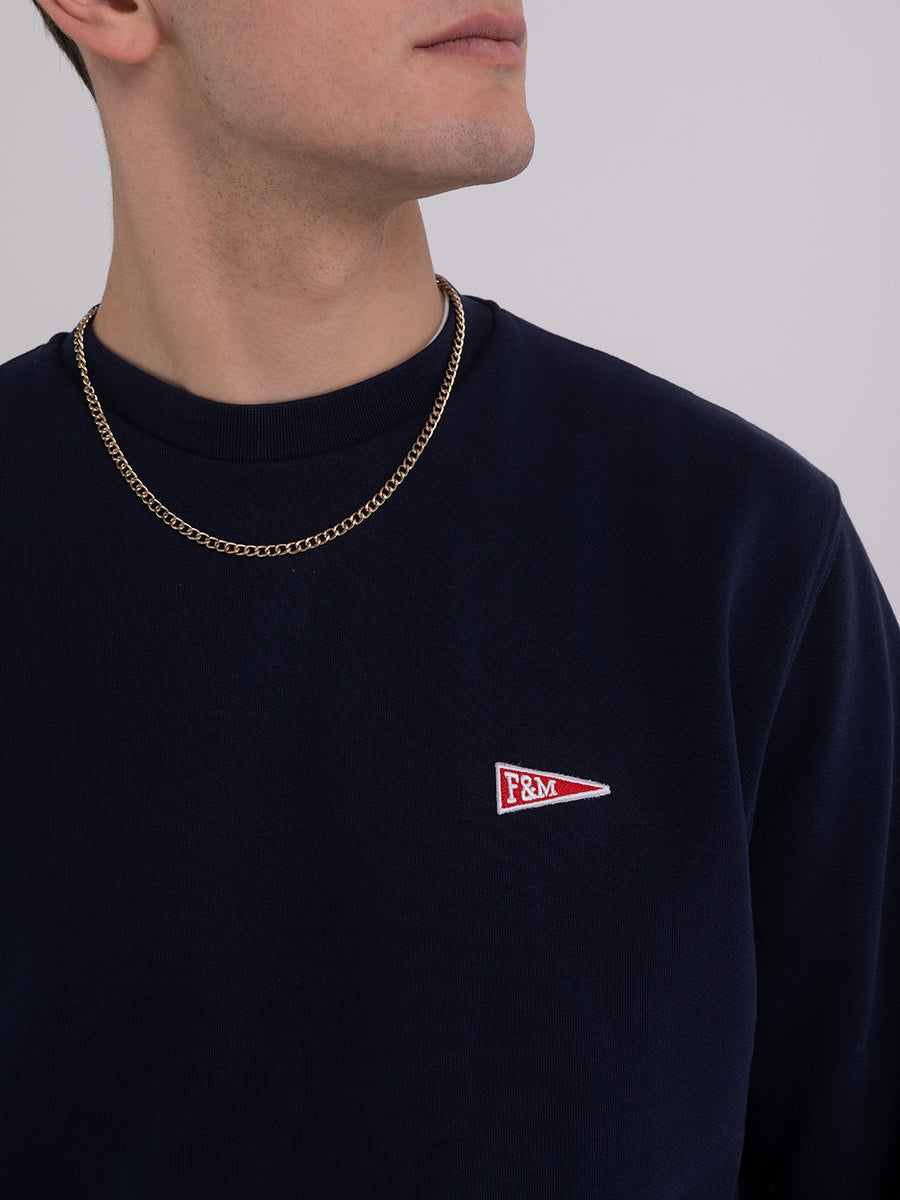 Agender sweatshirt with Pennant patch